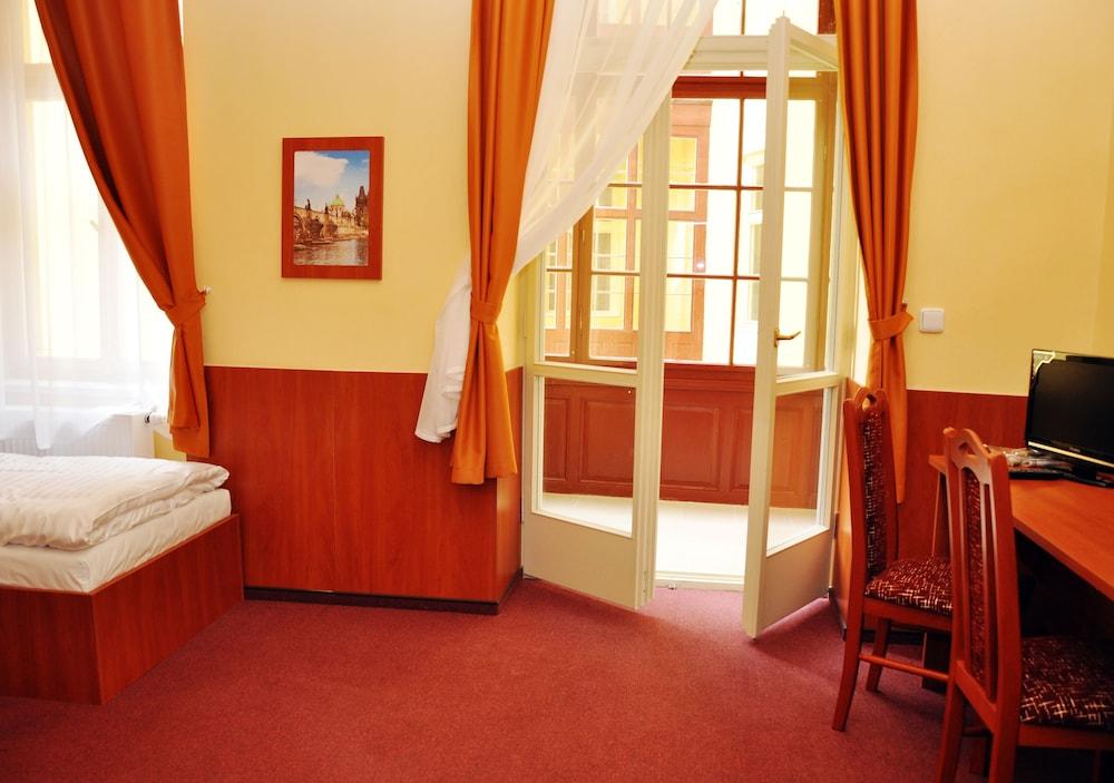 Hotel Zlatá Váha Praga Exterior foto